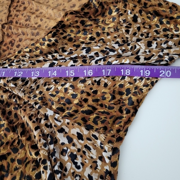Cache velvet  Cheetah print vneck top - Picture 5 of 10